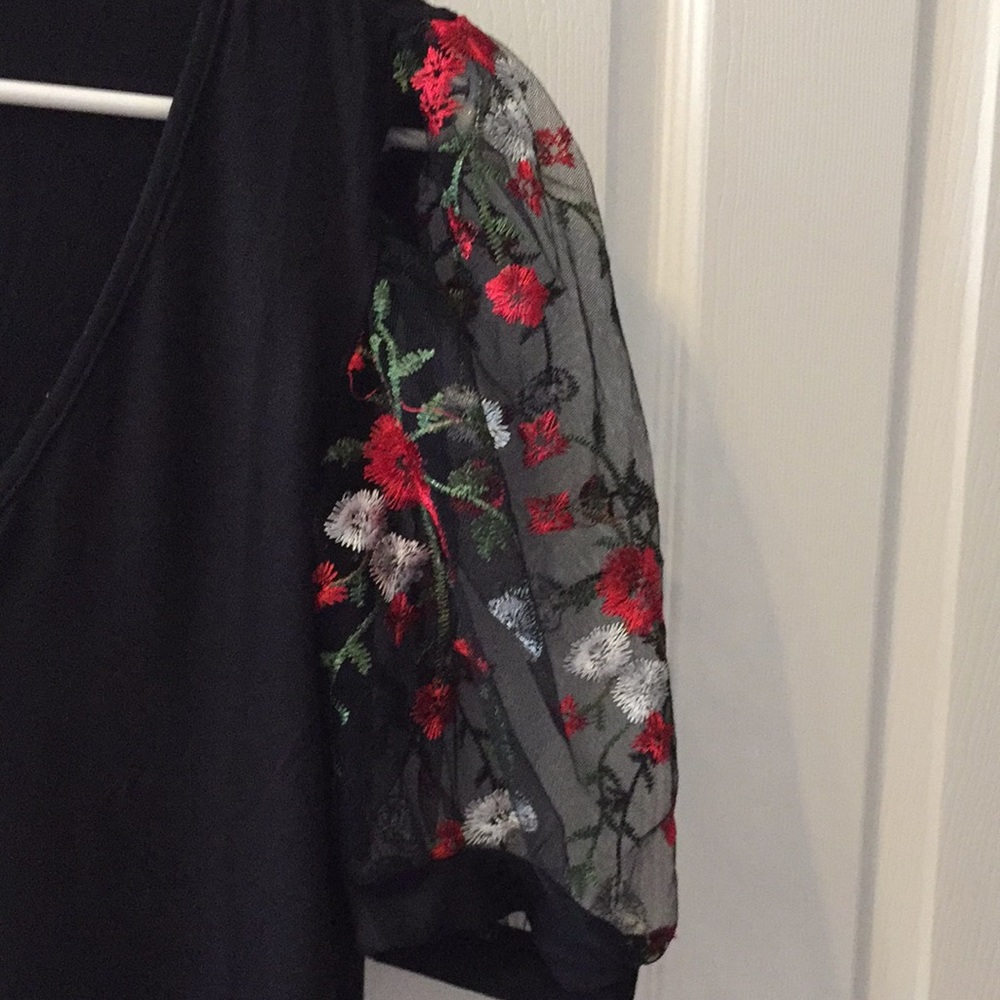NIB-Mesh Sleeve Top - Picture 6 of 13